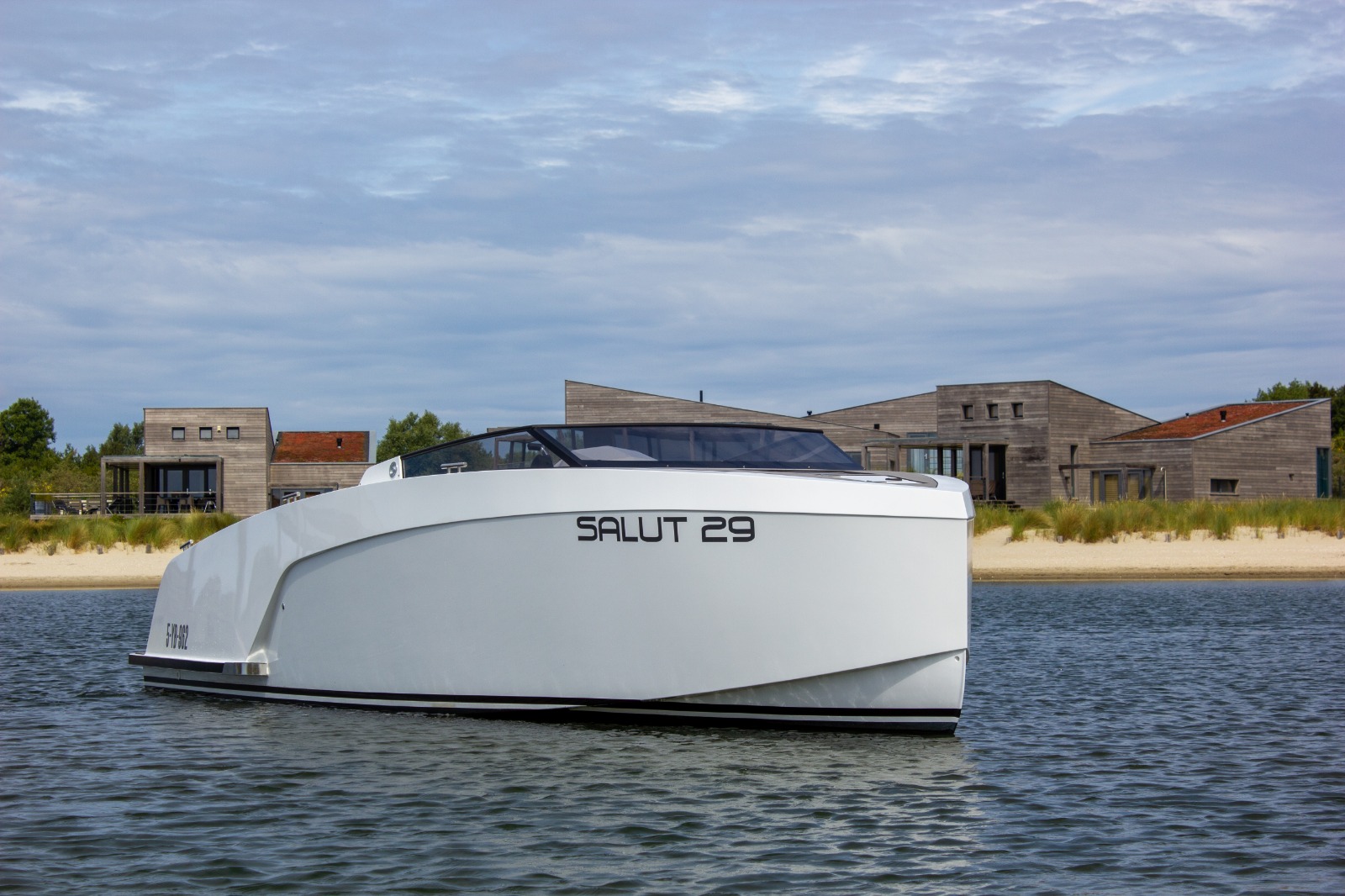 Salut 29 Thumbnail 3