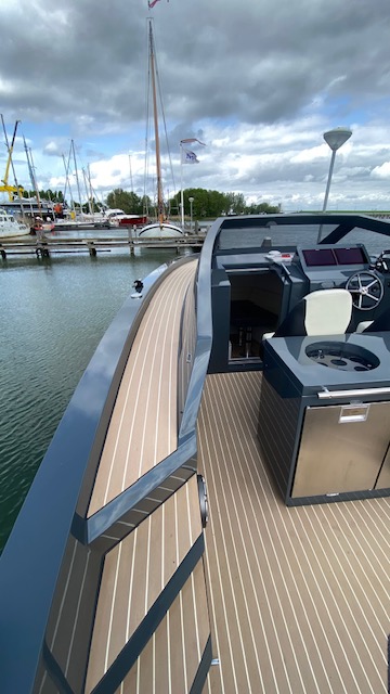 Salut 38 Thumbnail 5