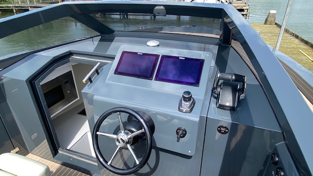 Salut 38 Thumbnail 6