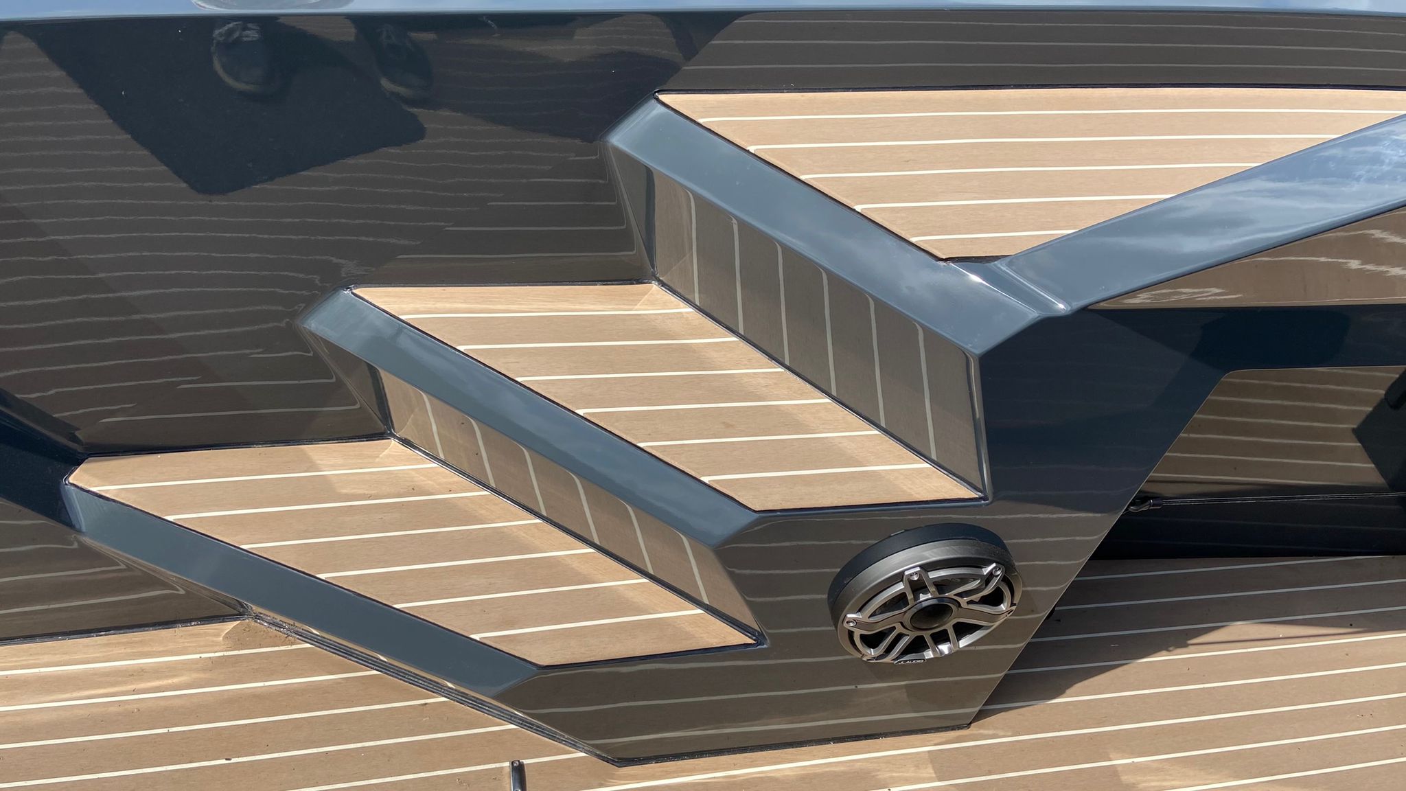 Salut 38 Thumbnail 9